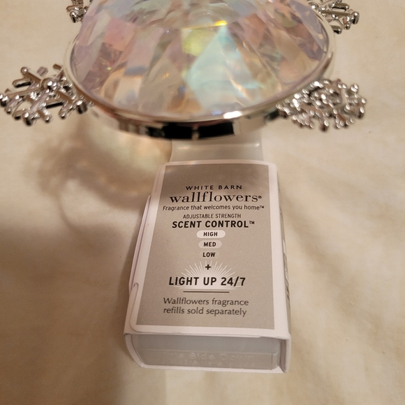 NWT Bath & Body Works Crystal SNOWMAN Snowflake Wallflower plug In - Picture 5 of 6